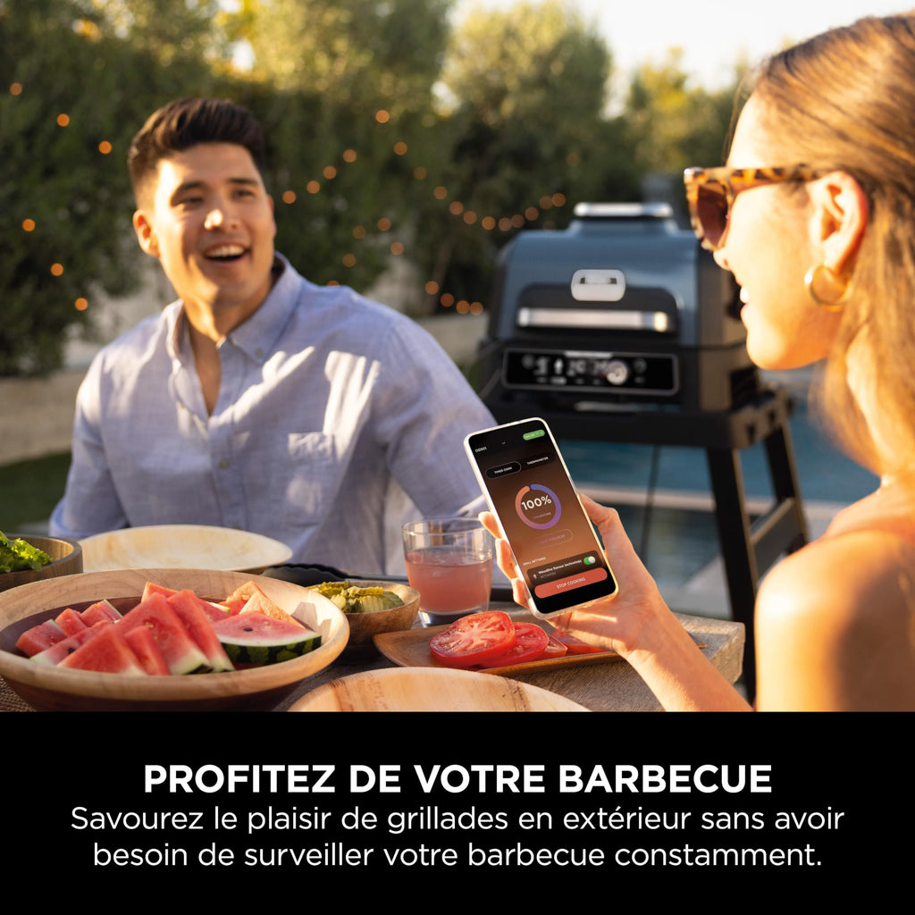 Ninja Woodfire Pro Connect XL BBQ Électrique Grill & Fumoir, Contrôle via App, Sonde Numérique, Grill Extérieur 7-en-1 & Friteuse sans huile, Pellets de Bois, Résistant aux Intempéries, Noir OG901EU