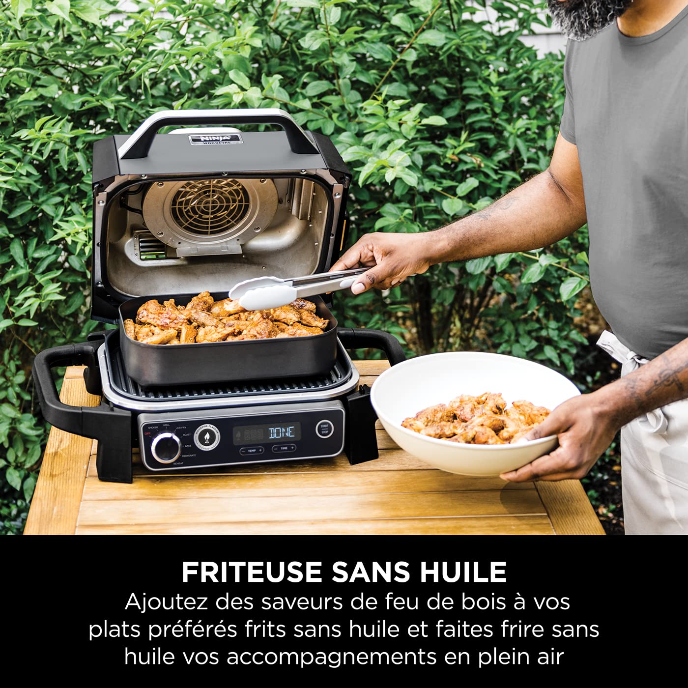 Ninja Woodfire Pro Connect XL BBQ Électrique Grill & Fumoir, Contrôle via App, Sonde Numérique, Grill Extérieur 7-en-1 & Friteuse sans huile, Pellets de Bois, Résistant aux Intempéries, Noir OG901EU